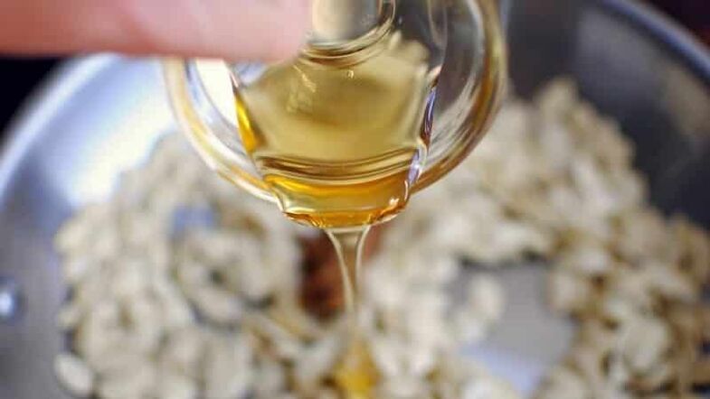 Мёд падвойвае лячэбнае дзеянне гарбузовага насення, палягчаючы сімптомы прастатыту